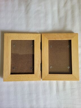 VTG Furio Casual Works Double Hinged Wood Photo Frame - 3 1/2" × 5", EUC